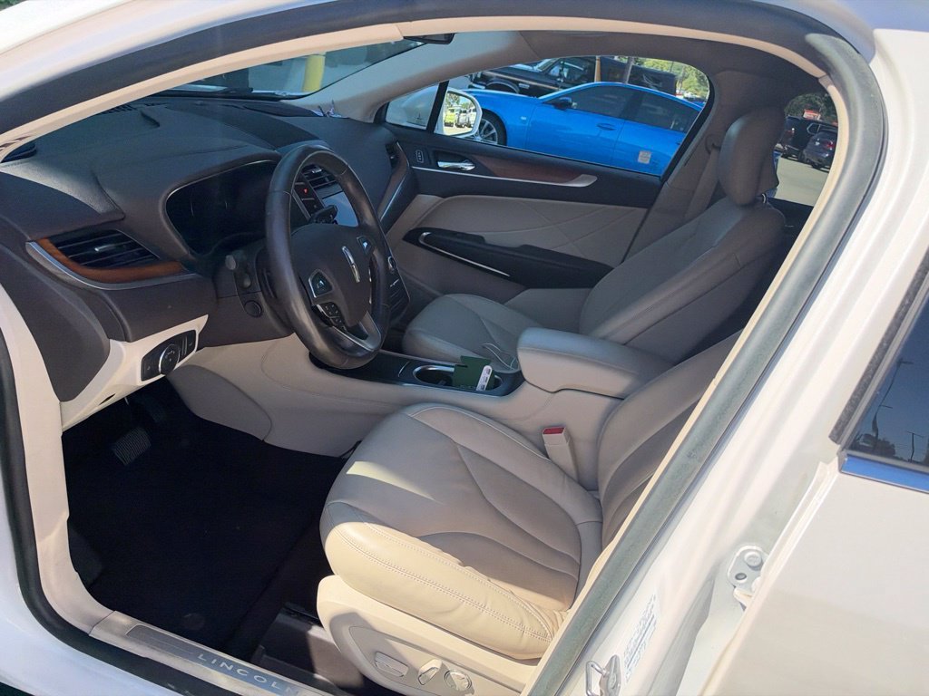 Used 2019 Lincoln MKC Select w/ Select Plus Package FWD image 3