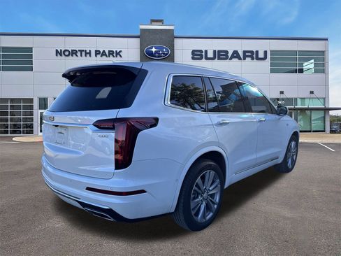 Used 2023 Cadillac XT6 Premium Luxury w/ Technology Package image 3