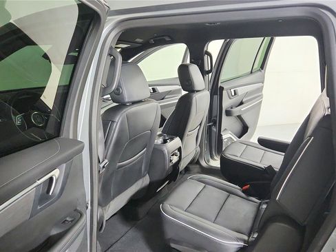 Used 2025 Buick Enclave Preferred image 17