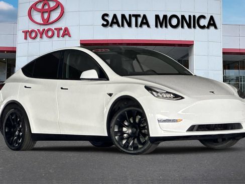 Used 2023 Tesla Model Y Long Range AWD/4WD image 2