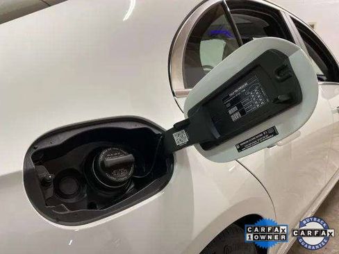 Used 2025 Mercedes-Benz E 350 Sedan image 98