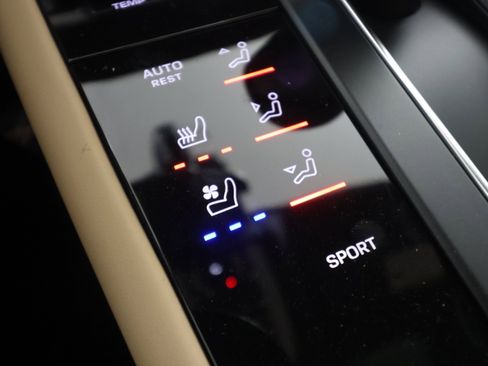 Certified 2025 Porsche Macan image 23