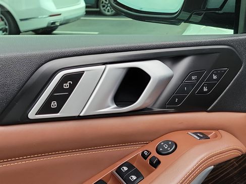 Used 2019 BMW X5 xDrive40i w/ M Sport Package image 19