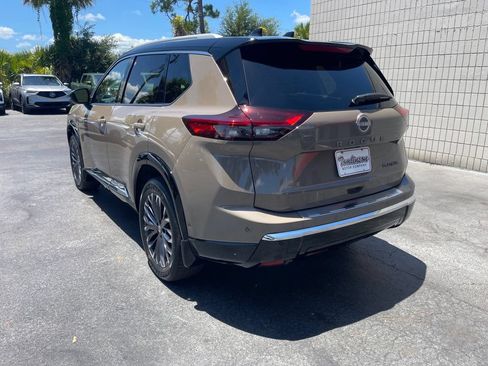 Used 2025 Nissan Rogue Platinum w/ Tech Package FWD image 3