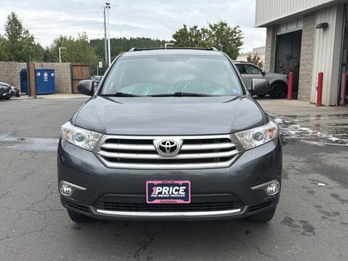 Used 2013 Toyota Highlander SE AWD/4WD image 2