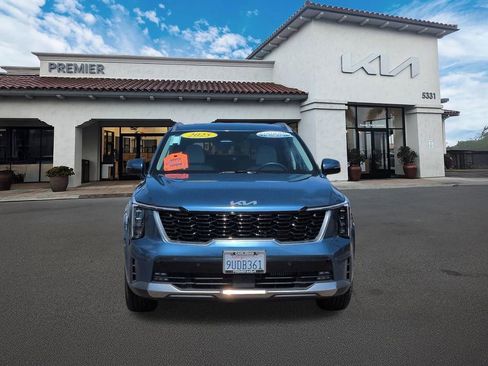 Certified 2025 Kia Sorento EX FWD image 3
