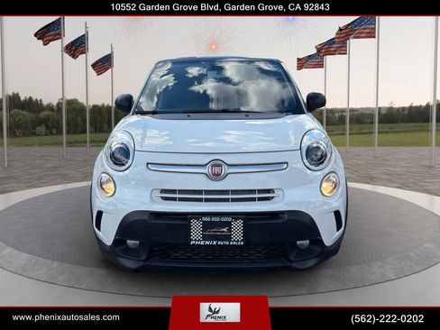 Used 2017 FIAT 500L Trekking w/ Dual-Pane Sunroof Package image 2