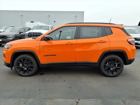 New 2026 Jeep Compass Latitude image 3