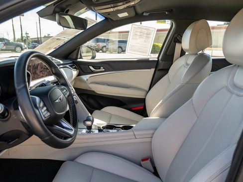Used 2025 Genesis G70 2.5T image 14