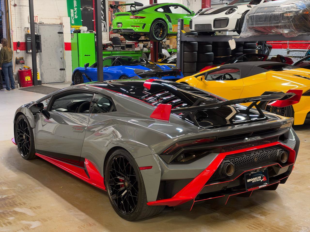 Used 2022 Lamborghini Huracan STO RWD image 11