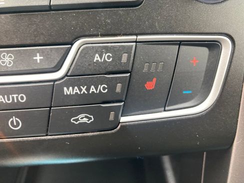 Used 2017 Ford Fusion SE w/ Fusion SE Technology Package image 40