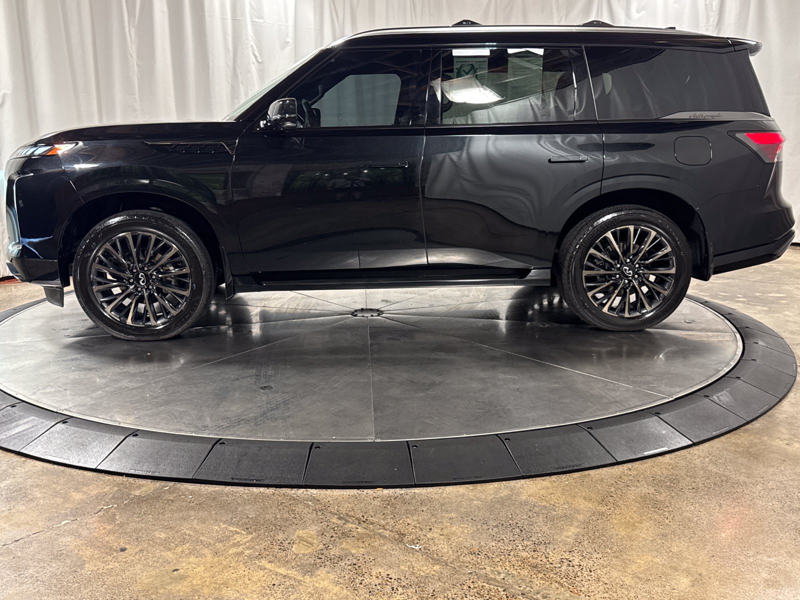 Certified 2025 INFINITI QX80 Autograph w/ Autograph Exterior Package AWD/4WD image 8