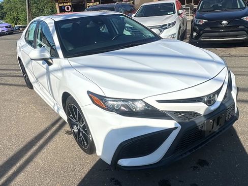 Used 2021 Toyota Camry SE FWD image 3