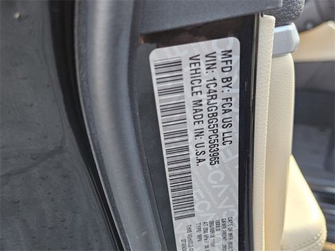 Used 2023 Jeep Grand Cherokee Limited w/ Luxury Tech Group II image 5