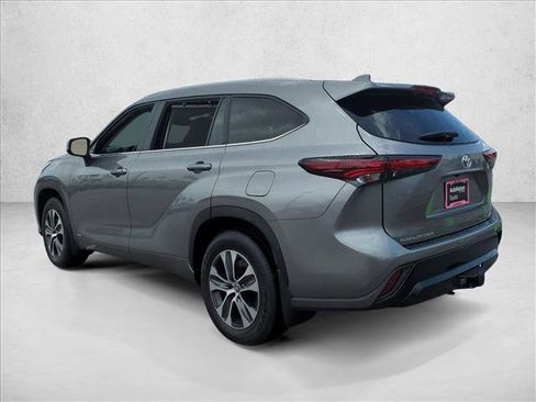 Certified 2026 Toyota Highlander XLE AWD/4WD image 8