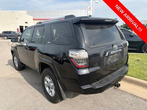Used 2020 Toyota 4Runner SR5 AWD/4WD image 6