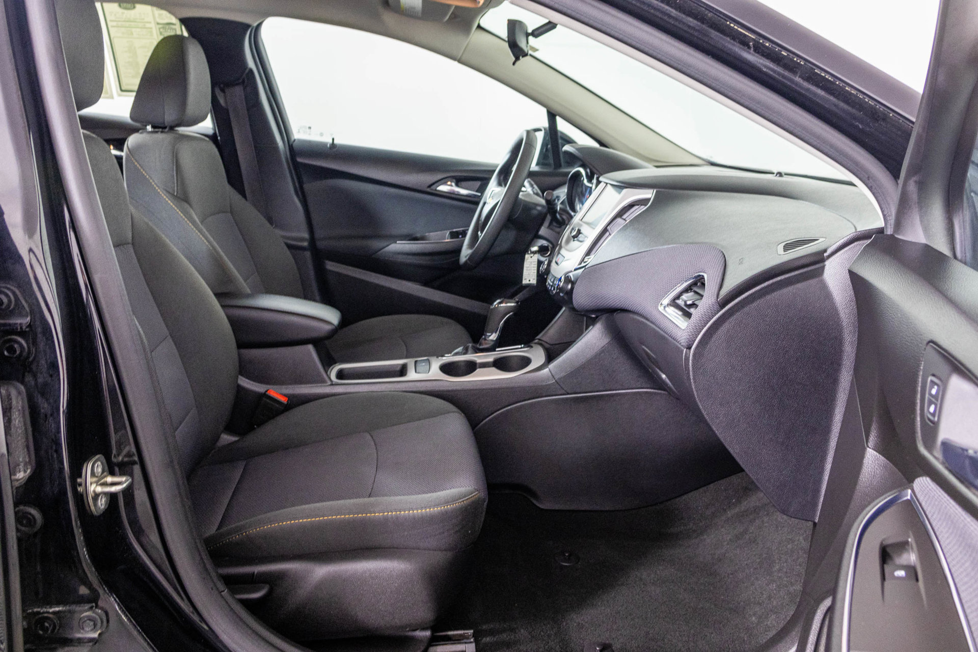 Used 2017 Chevrolet Cruze LS FWD image 41