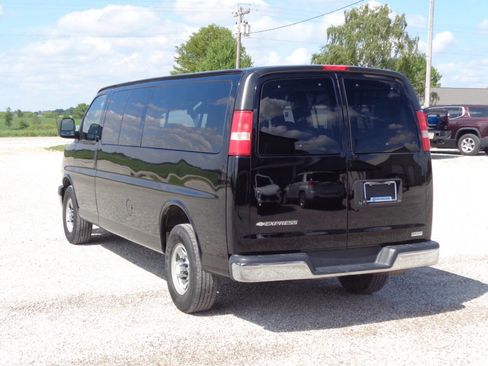 Used 2017 Chevrolet Express 3500 LT w/ LT Preferred Equipment Group RWD image 8