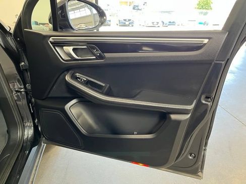 Used 2017 Porsche Macan AWD/4WD image 12