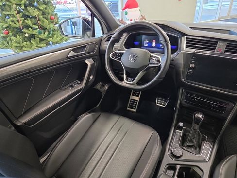 Used 2022 Volkswagen Tiguan SE R-Line image 17