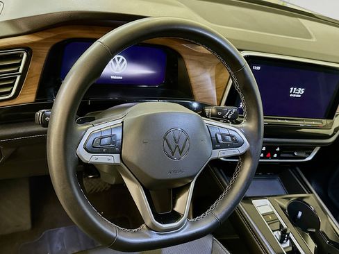 Used 2025 Volkswagen Atlas SE image 18