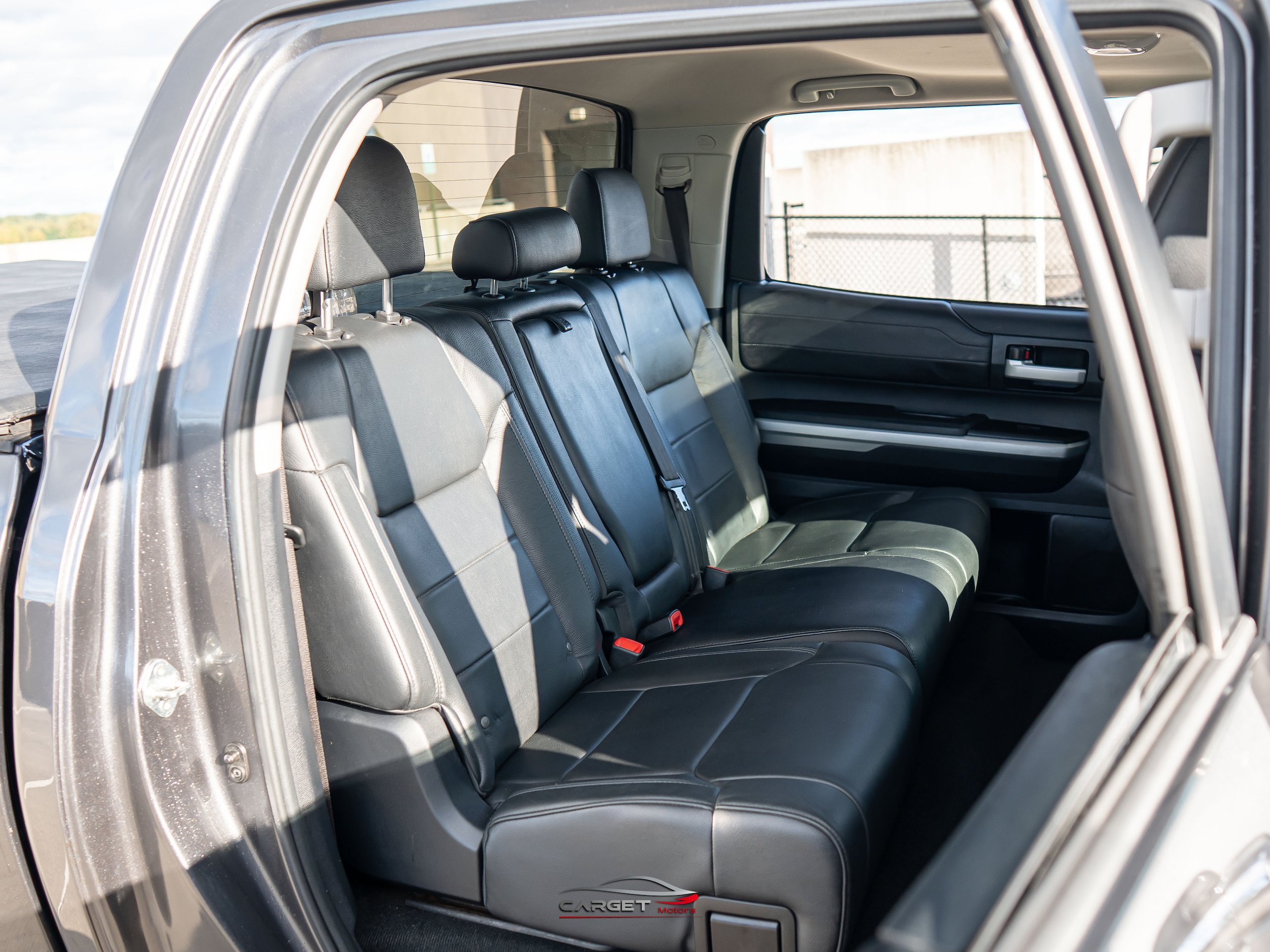 Used 2015 Toyota Tundra Limited w/ Limited Premium Package AWD/4WD image 18