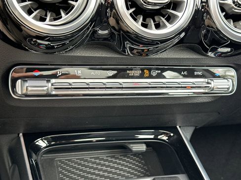 New 2025 Mercedes-Benz GLB 35 AMG 4MATIC image 22