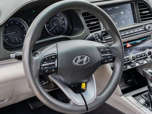 Used 2020 Hyundai Elantra SEL FWD image 23