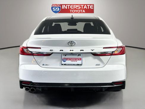 Used 2025 Toyota Camry SE w/ Convenience Package FWD image 6