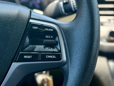 Used 2018 Hyundai Elantra SE image 17