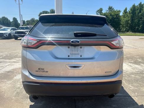 Used 2018 Ford Edge SE FWD image 4