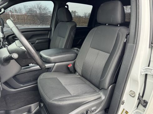 Used 2018 Nissan Titan SV w/ SV Convenience Package image 25