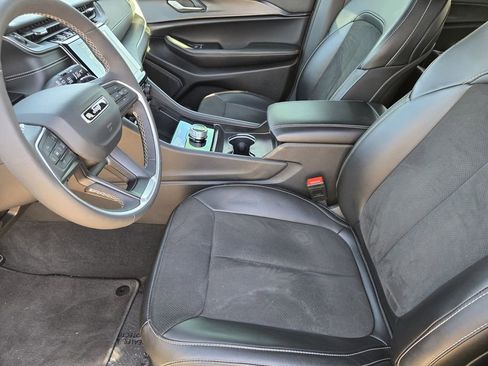 Used 2025 Jeep Grand Cherokee L Laredo RWD image 18