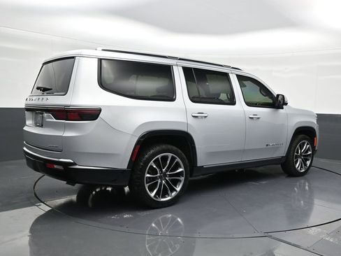 Used 2022 Jeep Wagoneer Series III w/ Premium Group I image 5