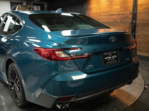 Used 2025 Toyota Camry SE image 5