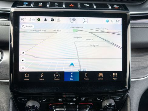 Used 2022 Jeep Grand Cherokee Limited 4xe w/ Luxury Tech Group II image 19