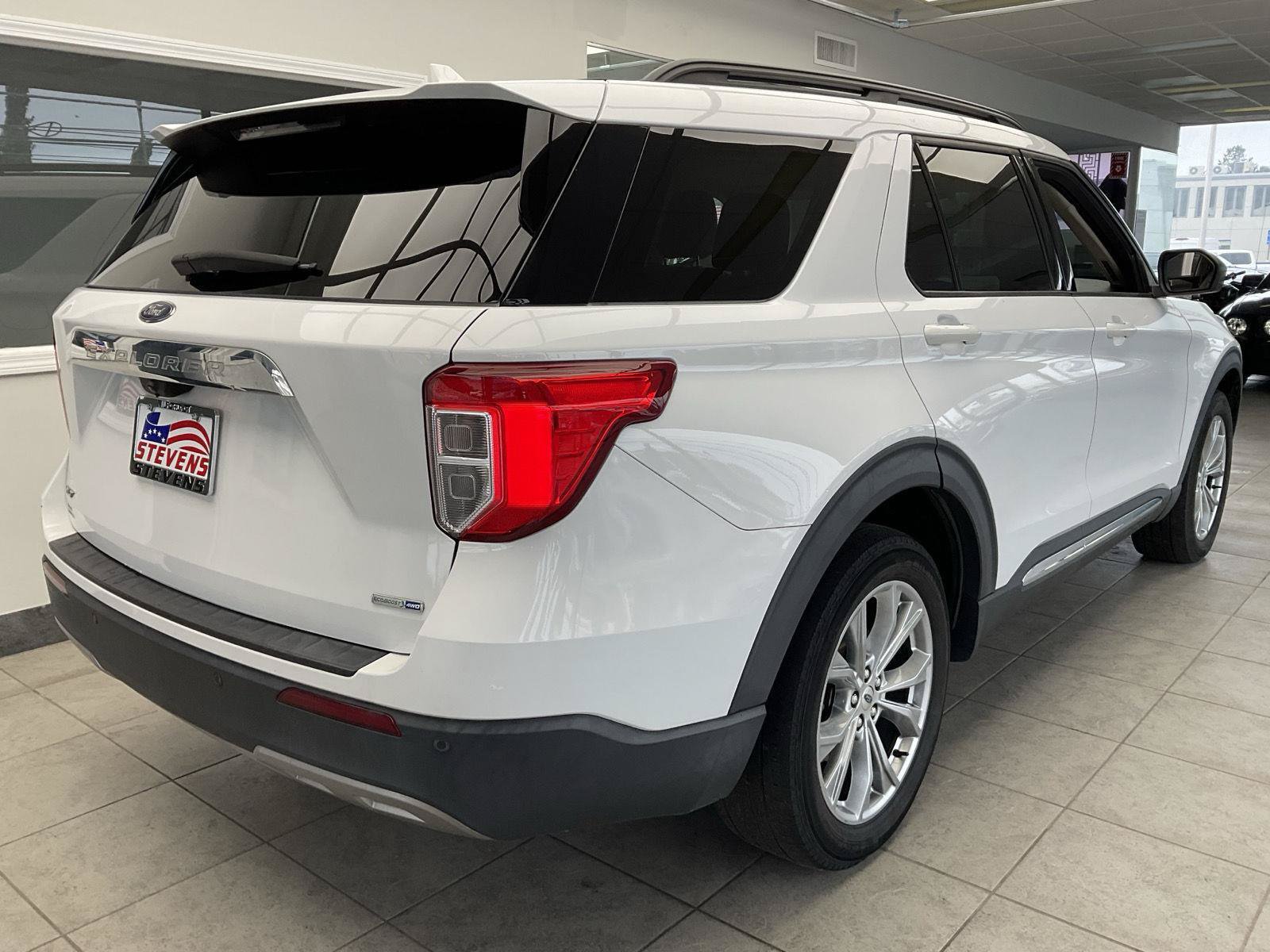 Used 2020 Ford Explorer XLT w/ Equipment Group 202A AWD/4WD image 5