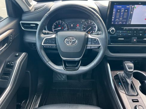 Used 2022 Toyota Highlander Platinum image 14