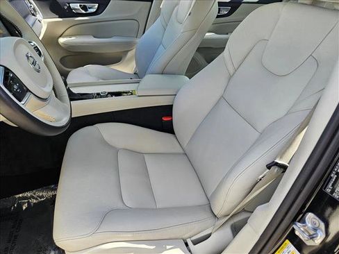 Used 2020 Volvo S60 T5 Momentum image 15