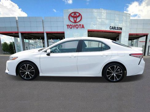 Certified 2018 Toyota Camry SE image 4