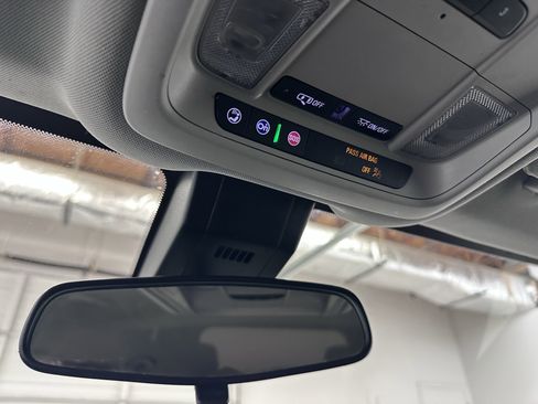 Used 2021 Chevrolet Equinox LT w/ Driver Convenience Package image 52