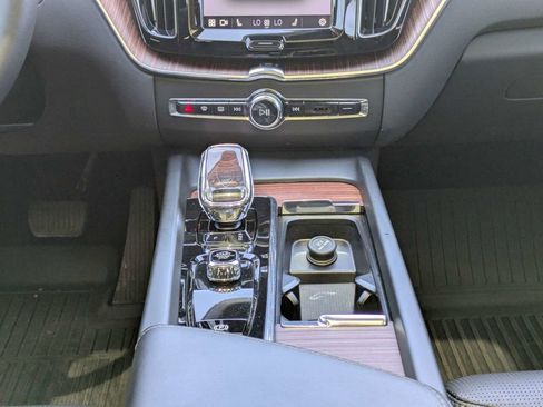 Certified 2023 Volvo XC60 B5 Ultimate w/ Protection Package Premier FWD image 22