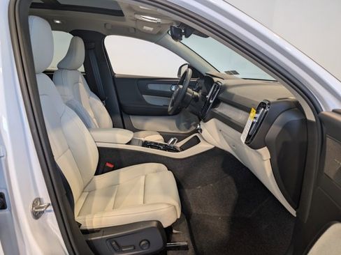 New 2026 Volvo XC40 B5 Ultra w/ Protection Package Premier image 30