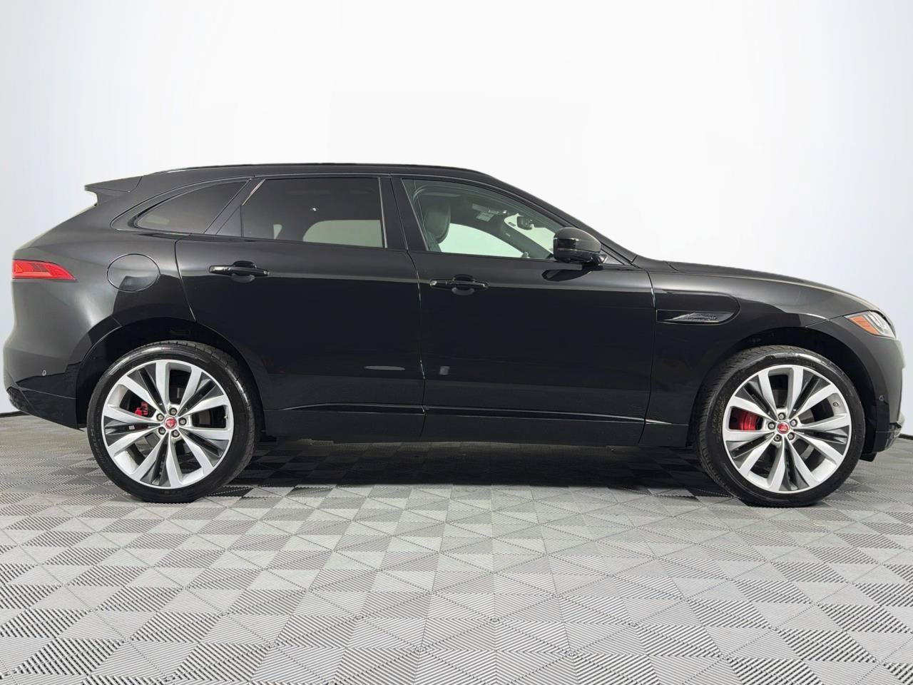 Used 2018 Jaguar F-PACE S AWD/4WD image 28