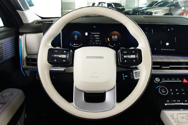 Used 2024 Hyundai Santa Fe Calligraphy AWD/4WD image 9