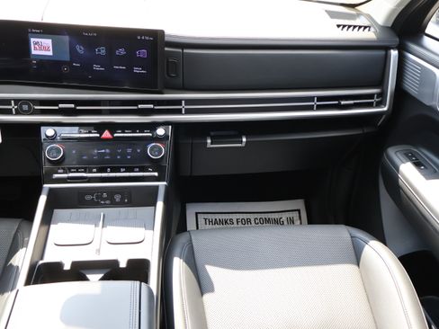 Used 2025 Hyundai Santa Fe SEL AWD/4WD image 16
