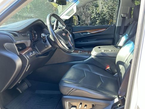 Used 2017 Cadillac Escalade Premium Luxury image 16