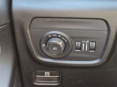 Used 2024 Jeep Grand Cherokee L Limited w/ Luxury Tech Group II image 39