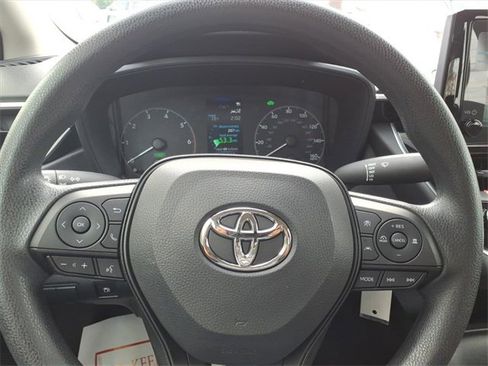 Used 2025 Toyota Corolla LE image 20