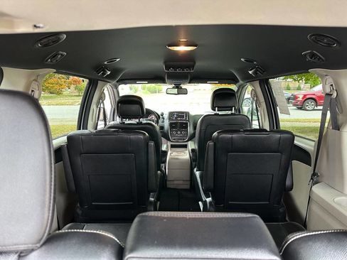 Used 2019 Dodge Grand Caravan SXT image 28